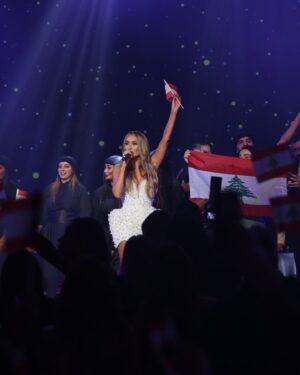 Maya Diab Instagram - إني قدرت ضيف بسمة أو فرحة أو علاج لكل طفل مصاب بالسرطان هي قمة سعادتي ، وهيك كنت مبارح بين ناس محبة وجمهور كبير وصالة مليئة بالمحبين والمتبرعين لأطفال بحاجة لنا دائماً ، شكرا على هالليلة الحلوة اللي ما رح انسيها بحياتي ، شكرا @kidsfirstassociation ❤️