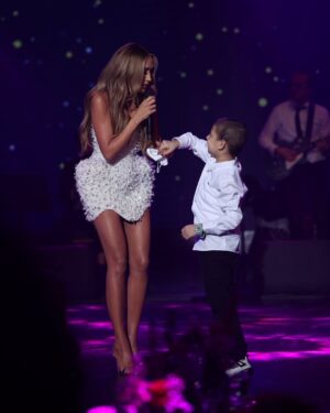 Maya Diab Instagram - إني قدرت ضيف بسمة أو فرحة أو علاج لكل طفل مصاب بالسرطان هي قمة سعادتي ، وهيك كنت مبارح بين ناس محبة وجمهور كبير وصالة مليئة بالمحبين والمتبرعين لأطفال بحاجة لنا دائماً ، شكرا على هالليلة الحلوة اللي ما رح انسيها بحياتي ، شكرا @kidsfirstassociation ❤️