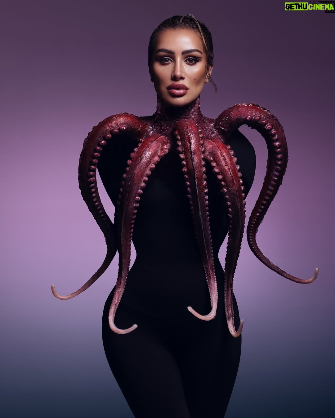 Maya Diab - 3 Likes - فيه أخطبوط طلب ايد اخطبوطة قلّها:
اعطيني ايدِك، اعطيني ايدِك، اعطيني ايدِك، اعطيني ايدِك، اعطيني ايدِك، اعطيني ايدِك، اعطيني ايدِك، اعطيني ايدِك، اعطيني ايدِك، اعطيني ايدِك…😂😂😂😂😂🐙🐙🐙