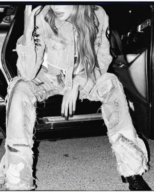 Maya Diab Instagram - Heartbreak hit you hard?  My new song ‘Albi Affaltou’ gets it 💌🔐 Link in bio #MayaDiab