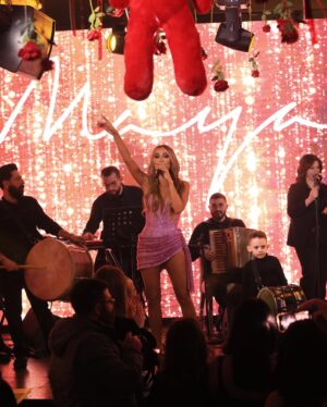 Maya Diab Instagram - The stage was mine. The mic was theirs. Lebanon, you always make my heart full, and last night, you made it unforgettable 💌🇱🇧#MayaDiab

المسرح كان إلي، الميكروفون كان إلن.
هني خلّوا سهرتي أحلى سهرة بعيد الحب #مايا_دياب ❤️