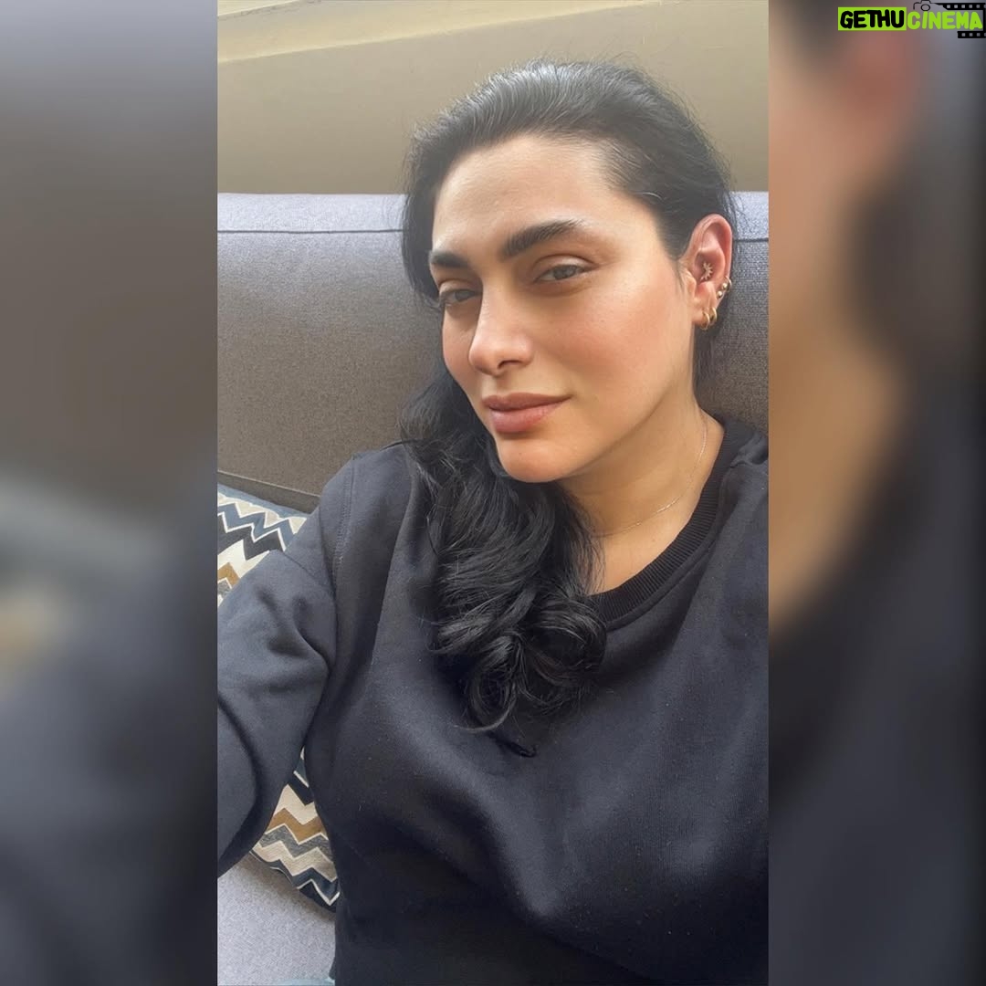 Maya Nasri - 3.8K Likes - Hey hey 👋 👋!!! Remember.. you are just perfect the way you are.. #BecauseitsYou 💪#PowerOfSelfLOVE