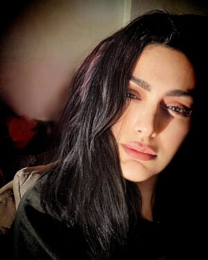 Maya Nasri Instagram - As the sun dips below the horizon, darkness falls but hope rises within us like a beacon of light 🌇✨ #Sunset #Hope #NeverEndingLight #GoldenSkiesAhead #mayanasri #maya_nasri