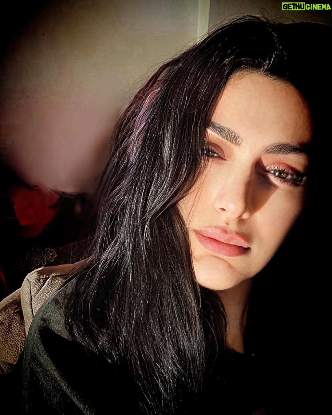 Maya Nasri - 32.2K Likes - As the sun dips below the horizon, darkness falls but hope rises within us like a beacon of light 🌇✨ #Sunset #Hope #NeverEndingLight #GoldenSkiesAhead #mayanasri #maya_nasri