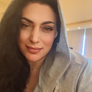 Maya Nasri Instagram - I heard some say: you don’t have to be great to start.. you just have to start , to be great 😊 #true #goodmorning #goodvibes #mayanasri #maya_nasri #yawa7eshni