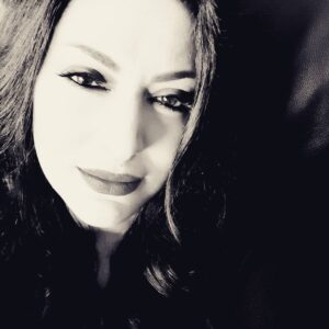 Maya Nasri Instagram - Eyes are the mirror of the soul.. let them shine with the beauty of your heart.. 💖🤟
#goodmorning beautiful hearts!!
