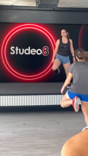 Maya Nasri Instagram - Working out with an amazing coach!! And shooting the story in the same time 😅 @studeo.8 💪💪
