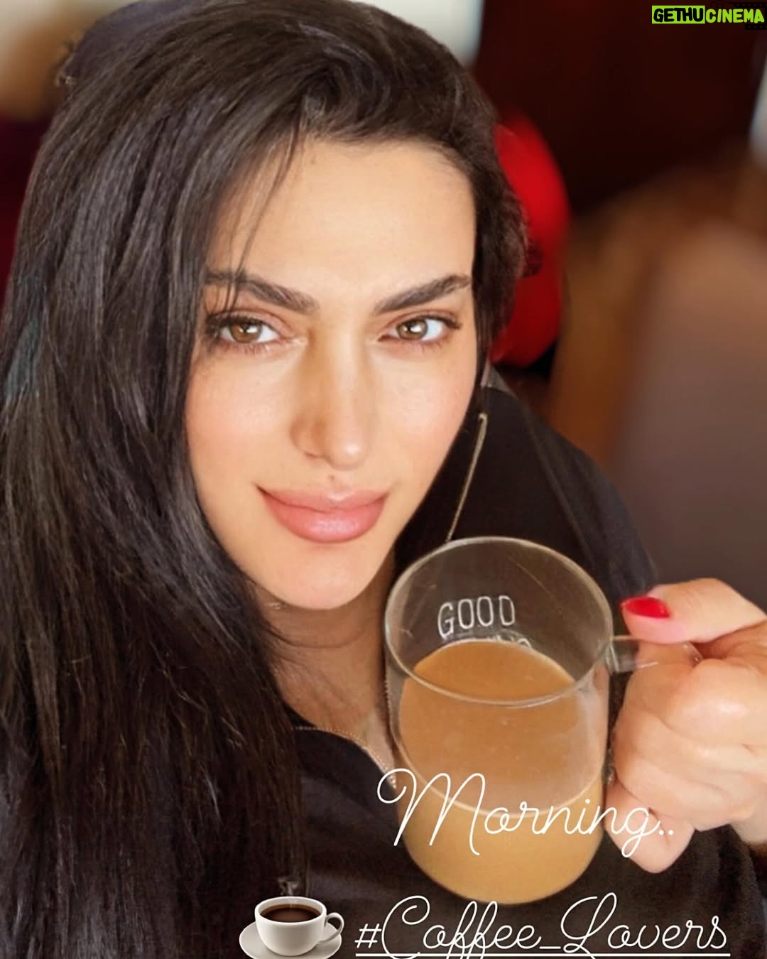 Maya Nasri - 51.3K Likes - #goodmorning #coffee_lovers .. #positive_vibes ❤️❤️