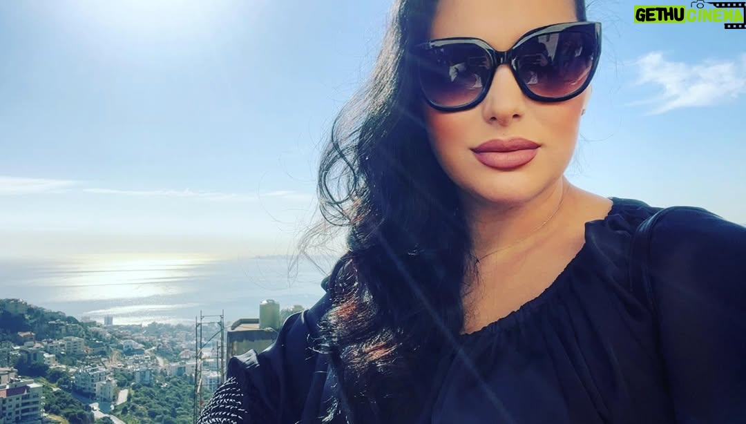 Maya Nasri - 10.9K Likes - @ihablamey شايف البحر شو كبير؟؟ كبر البحر بحبك 🥰 وحشت #قلبي ❤️❤️ #lovers #husband #نورعيني