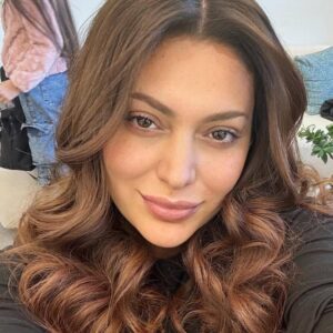Maya Nasri Instagram - 🎄🎅❤️ Christmas is a whisper of hope wrapped in the laughter of loved ones and the glow of giving hearts. May you all have a blessed one!!!! ❤️❤️ #mayanasri #christmas