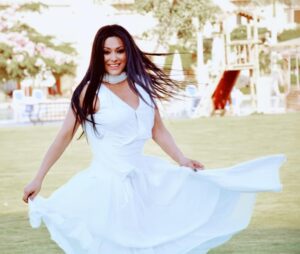 Maya Nasri Instagram - When you feel blue.. and tomorrow seems black.. when colors seem to lose their brightness.. Put on your white dress/shirt and dance .. life is beautiful.. and You were born to be HAPPY.. 
#positivity #positivevibes #happy #white #dance #maya_nasri #mayanasri 
Photo by: @shika_photography