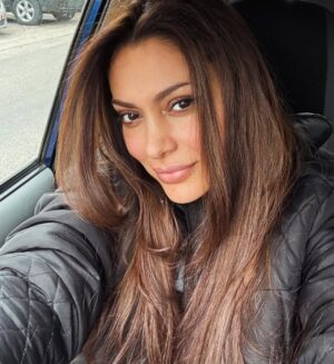 Maya Nasri Instagram - When life gives you a storm.. learn to dance in the rain❤️❤️💪#mayanasri #winter #staystrong