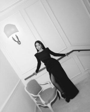 Mayssa Maghrebi Instagram - You never go wrong in black 🖤

Dress by: @eli.thelabel 
Makeup: @ranim.alturki 
Hair: @edgaretlouiseparis 

#ElitheLabel #mayssamaghrebi