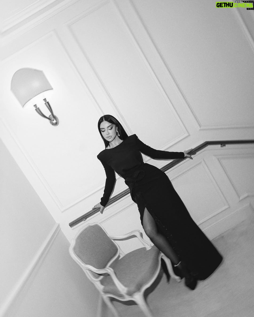 Mayssa Maghrebi - 54.4K Likes - You never go wrong in black š¤
Dress by: @eli.thelabel
Makeup: @ranim.alturki
Hair: @edgaretlouiseparis
#ElitheLabel #mayssamaghrebi