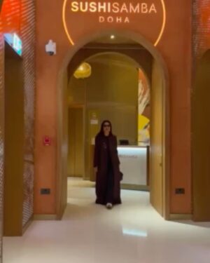 Mayssa Maghrebi Instagram - Lunch at one of the most beautiful hotels in Doha
@waldorfastorialusail @sushisambadoha 
@noora.buhelaiqa @qommunication 
@alanuodjassim @ajcoutureqa 

#mayssamaghrebi #qatar