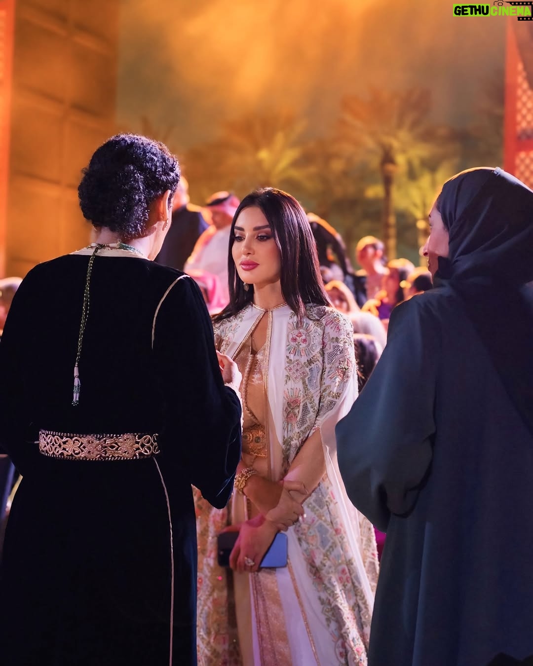Mayssa Maghrebi - 43.2K Likes - Ų³Ų¹ŁŲÆŲ© ŲØŲ„Ų®ŲŖŁŲ§Ų±Ł ŁŲ§ŲŲÆŲ© Ł
Ł Ų³ŁŲ±Ų§Ų” Ų³ŁŲ© Ų§ŁŲŖŲØŲ§ŲÆŁ Ų§ŁŲ«ŁŲ§ŁŁ ŁŲÆŁŁŲ© #ŁŲ·Ų± Ų§ŁŲ“ŁŁŁŲ© ŁŲØŁŲÆŁ Ų§ŁŲŲØŁŲØ #Ų§ŁŁ
ŲŗŲ±ŲØ .. ŁŲŲ¶ŁŲ± ŲŁŁ Ų¹Ų“Ų§Ų” ŁŲ¹Ų±Ų¶ Ų£Ų²ŁŲ§Ų” Ł
ŲŗŲ±ŲØŁ ŲØŁ
ŲŖŲŁ Ų§ŁŲ§Ų³ŁŲ§Ł
Ł Ų§ŁŁŲ·Ų±Ł Ų§ŁŲ°Ł ŁŁ ŁŁŁŲ© Ų§ŁŁ Ł
Ų§ ŁŁŲ§Ł Ų¹ŁŁŲ§ Ų³Ų§ŲŲ±Ų© ŲØŲŖŲ“Ų±ŁŁ ŲµŲ§ŲŲØŲ© Ų§ŁŲ³Ł
Ł Ų§ŁŁ
ŁŁŁ Ų§ŁŲ§Ł
ŁŲ±Ų© ŁŲ§ŁŲ© ŲŲ³ŁŲ§Ų” ŁŲ³Ų¹Ų§ŲÆŲ© Ų§ŁŲ“ŁŲ®Ų© Ł
ŁŲ§Ų³Ų© ŲØŁŲŖ ŲŁ
ŲÆ
@yearsofculture
Kaftan: @handmadebyghitalahrichi
āJewelry: @negafa_dar_benjelloun
Makeup & Hair: @marwa_mhiri_makeup @official_rayyansaloonspa
Stylist: @anas.yass
#FashionInspiration #MuseumOfIslamicArt #qatar #morocco