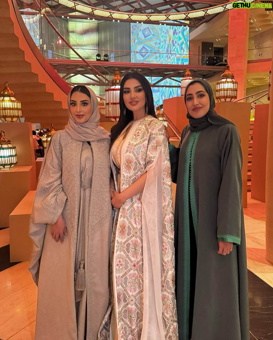 Mayssa Maghrebi - 43.2K Likes - Ų³Ų¹ŁŲÆŲ© ŲØŲ„Ų®ŲŖŁŲ§Ų±Ł ŁŲ§ŲŲÆŲ© Ł
Ł Ų³ŁŲ±Ų§Ų” Ų³ŁŲ© Ų§ŁŲŖŲØŲ§ŲÆŁ Ų§ŁŲ«ŁŲ§ŁŁ ŁŲÆŁŁŲ© #ŁŲ·Ų± Ų§ŁŲ“ŁŁŁŲ© ŁŲØŁŲÆŁ Ų§ŁŲŲØŁŲØ #Ų§ŁŁ
ŲŗŲ±ŲØ .. ŁŲŲ¶ŁŲ± ŲŁŁ Ų¹Ų“Ų§Ų” ŁŲ¹Ų±Ų¶ Ų£Ų²ŁŲ§Ų” Ł
ŲŗŲ±ŲØŁ ŲØŁ
ŲŖŲŁ Ų§ŁŲ§Ų³ŁŲ§Ł
Ł Ų§ŁŁŲ·Ų±Ł Ų§ŁŲ°Ł ŁŁ ŁŁŁŲ© Ų§ŁŁ Ł
Ų§ ŁŁŲ§Ł Ų¹ŁŁŲ§ Ų³Ų§ŲŲ±Ų© ŲØŲŖŲ“Ų±ŁŁ ŲµŲ§ŲŲØŲ© Ų§ŁŲ³Ł
Ł Ų§ŁŁ
ŁŁŁ Ų§ŁŲ§Ł
ŁŲ±Ų© ŁŲ§ŁŲ© ŲŲ³ŁŲ§Ų” ŁŲ³Ų¹Ų§ŲÆŲ© Ų§ŁŲ“ŁŲ®Ų© Ł
ŁŲ§Ų³Ų© ŲØŁŲŖ ŲŁ
ŲÆ
@yearsofculture
Kaftan: @handmadebyghitalahrichi
āJewelry: @negafa_dar_benjelloun
Makeup & Hair: @marwa_mhiri_makeup @official_rayyansaloonspa
Stylist: @anas.yass
#FashionInspiration #MuseumOfIslamicArt #qatar #morocco