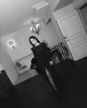 Mayssa Maghrebi Instagram - You never go wrong in black 🖤

Dress by: @eli.thelabel 
Makeup: @ranim.alturki 
Hair: @edgaretlouiseparis 

#ElitheLabel #mayssamaghrebi