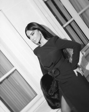 Mayssa Maghrebi Instagram - You never go wrong in black 🖤

Dress by: @eli.thelabel 
Makeup: @ranim.alturki 
Hair: @edgaretlouiseparis 

#ElitheLabel #mayssamaghrebi