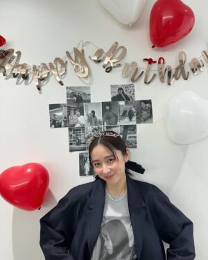 Mayu Hotta Instagram - ・

27歳になりました。
沢山の方からお祝いのお言葉をいただき幸せです。
今年はデビュー10周年の年でもあるので
自分らしく丁寧に一つ一つのご縁を大切に
日々、過ごしていきたいです。
ファンミもいらしてくださる方、
一緒に楽しみましょうね🌸🌷いつもありがとう😌