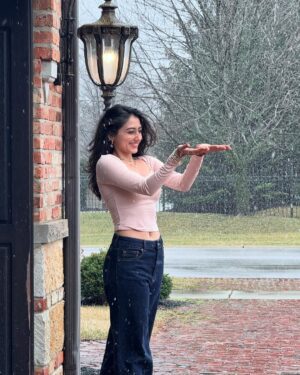 Mazel Vyas Instagram - 💕❄️🌸🤍
