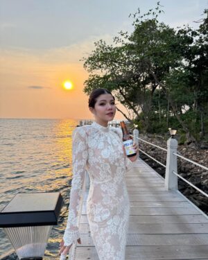 Meas Soksophea Instagram - រីករាយយប់ថ្ងៃអាទិត្យ ជាមួយ វឌ្ឍនៈ ឡាហ្គឺរ៉េដ រសជាតិជូរអែម ធ្វើឲ្យបរិយាកាសកាន់តែស្រស់ស្រាយ។
*ពិសាដោយការទទួលខុសត្រូវ
*ស្រវឹង សូមកុំបើកបរ 
@vattanacbeer