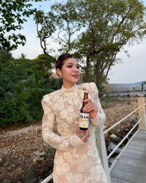 Meas Soksophea Instagram - រីករាយយប់ថ្ងៃអាទិត្យ ជាមួយ វឌ្ឍនៈ ឡាហ្គឺរ៉េដ រសជាតិជូរអែម ធ្វើឲ្យបរិយាកាសកាន់តែស្រស់ស្រាយ។
*ពិសាដោយការទទួលខុសត្រូវ
*ស្រវឹង សូមកុំបើកបរ 
@vattanacbeer