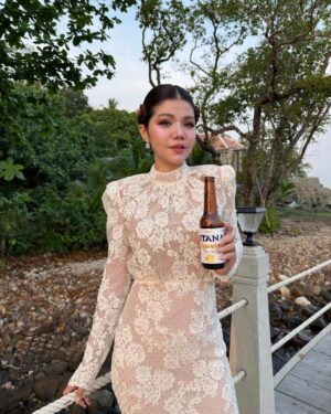 Meas Soksophea Instagram - រីករាយយប់ថ្ងៃអាទិត្យ ជាមួយ វឌ្ឍនៈ ឡាហ្គឺរ៉េដ រសជាតិជូរអែម ធ្វើឲ្យបរិយាកាសកាន់តែស្រស់ស្រាយ។
*ពិសាដោយការទទួលខុសត្រូវ
*ស្រវឹង សូមកុំបើកបរ 
@vattanacbeer