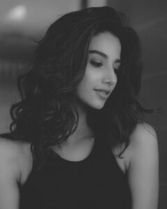 Actress Meenakshi Chaudhary HD Photos and Wallpapers September 2025
