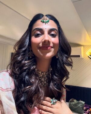 Meenakshi Chaudhary Instagram - In my desi era ✨🫶🏽