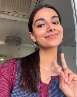 Meenakshi Chaudhary Instagram - In my desi era ✨🫶🏽