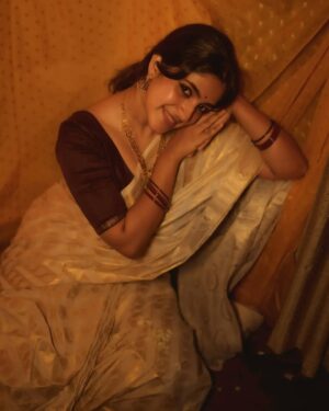 Meenakshi Dinesh Instagram - വിഷു ആശംസകൾ✨

@sour__v

Jewellery: @aureluxejewels