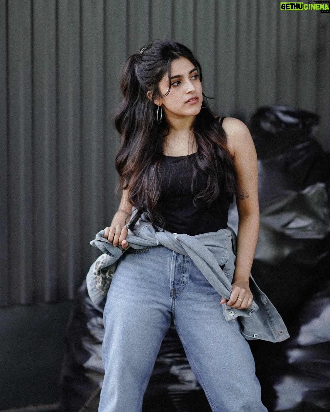 Meenakshi Dinesh - 51.8K Likes - Who is she??
📷 @_thrilokadhipathi_
@life_of_darku