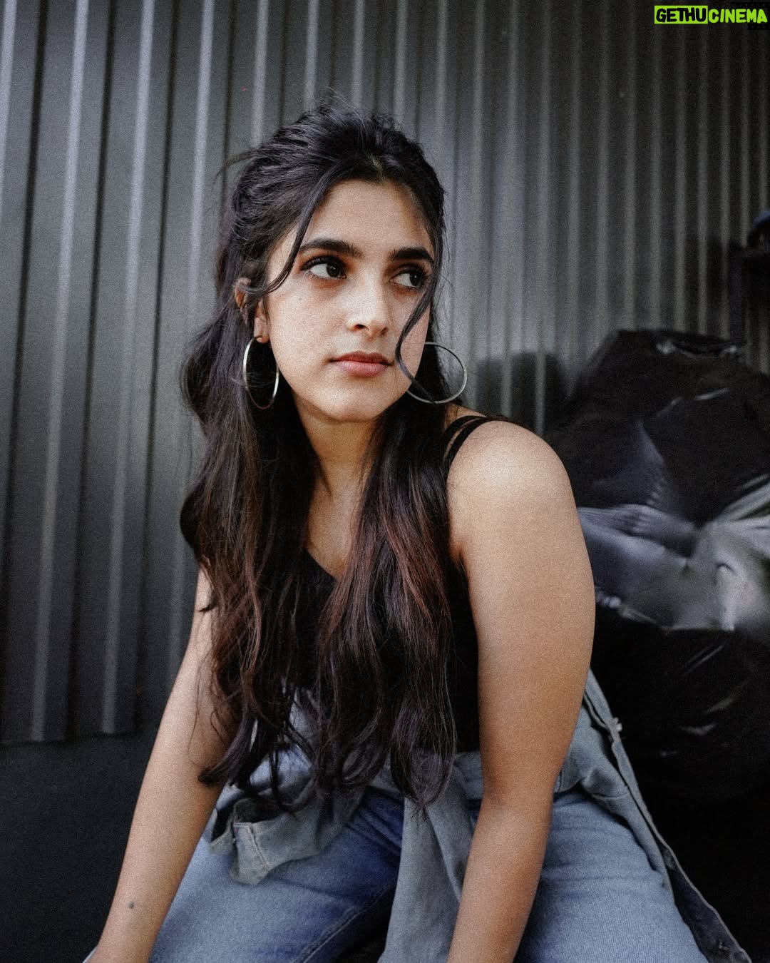 Meenakshi Dinesh - 51.8K Likes - Who is she??
📷 @_thrilokadhipathi_
@life_of_darku