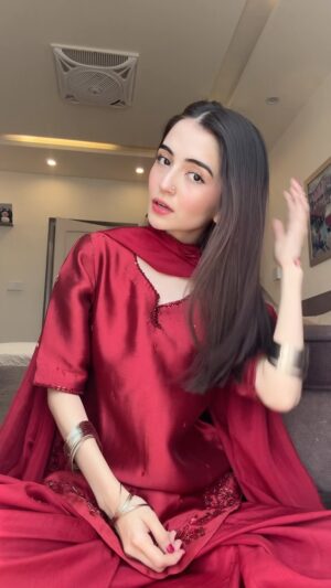 Meerub Ali Instagram - eid mubarak!!! enjoy this video of me constantly fixing my hair while i wait for the pictures. 🌺

#WohRaat