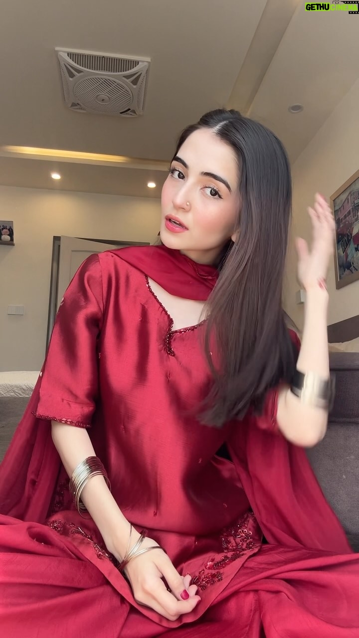 Meerub Ali - 182.2K Likes - eid mubarak!!! enjoy this video of me constantly fixing my hair while i wait for the pictures. 🌺
#WohRaat