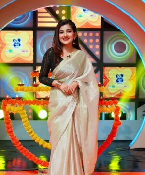 Megha Daw Instagram - Had a very good time❤️😃

📸 @mrinmoysiva ✨

#zeebangla #didino1season9 #meghadaw #fyp