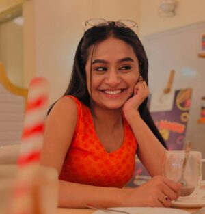 Megha Daw Instagram - যে “যার “মতো , কিন্তু “যার” কার মতো ? 🤭