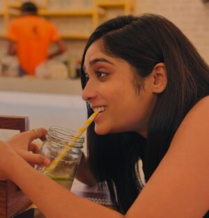 Megha Daw Instagram - যে “যার “মতো , কিন্তু “যার” কার মতো ? 🤭