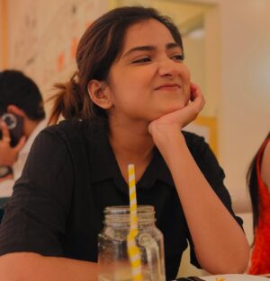 Megha Daw Instagram - যে “যার “মতো , কিন্তু “যার” কার মতো ? 🤭