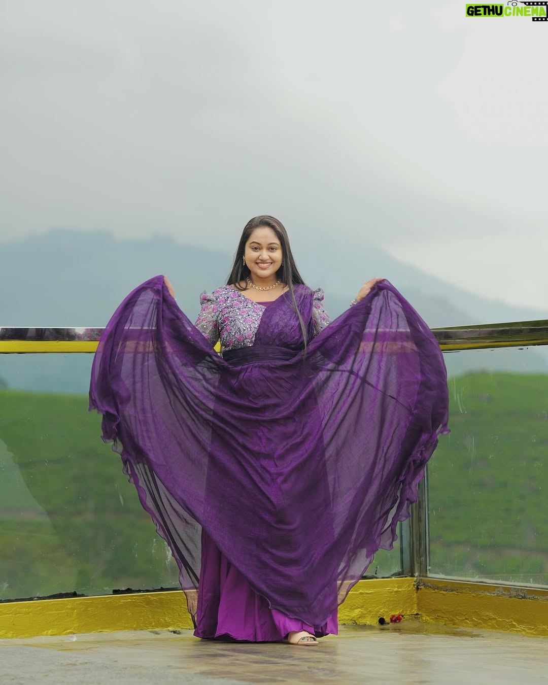 Meghna Vincent - 9.2K Likes - Happy Meghu ❤️❤️❤️
Costume by @the_designs_of_aza
Location : @parakkatnatureresortmunnar