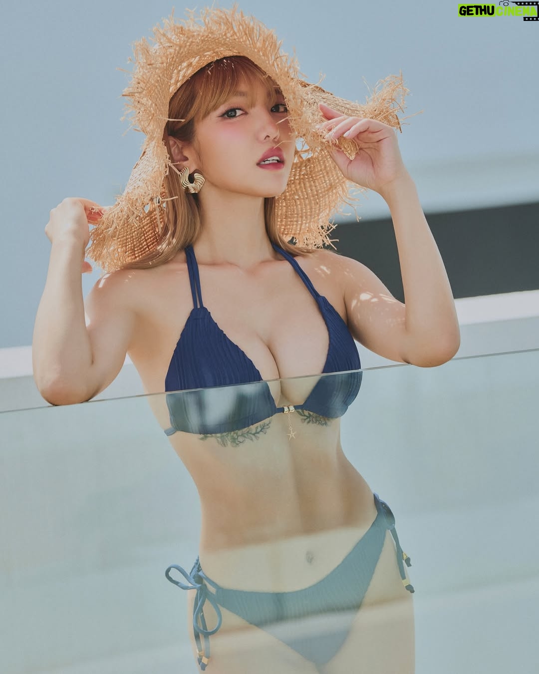 Mei Ho - 17.8K Likes - 好開心能夠再次成為 WAVE SHINE 品牌大使!更特別的是——我親自參與了聯名款的設計🥹近兩年來,無數次開會、討論款式、挑選布料、試穿調整,終於誕生了 20 款我超滿意的泳衣!!!
健康運動、火辣、經典款、兩件式、連身款,應有盡有!獨家專利美波胸墊,讓集中包覆度再升級!
這次聯名還有「挺波衣」新品!
內附胸墊,無鋼圈的挺波衣,穿上立刻擁有挺・穩・大 的完美胸型🎀日常穿搭、約會、海島度假,都百搭,輕鬆展現迷人曲線✨
在WAVE SHINE,
每個人都能找到屬於自己的美🫧
❤️3/25全台WAVE SHINE門市搶先上市
💛4/1官網正式上市
🖤官網下單輸入折扣碼
「homei520」送限量簽名小卡
💜4/1官網開放購買
https://lihi2.com/xe9ug
#WAVESHINE
#美波神器
#美波第一品牌
#讓美麗變簡單