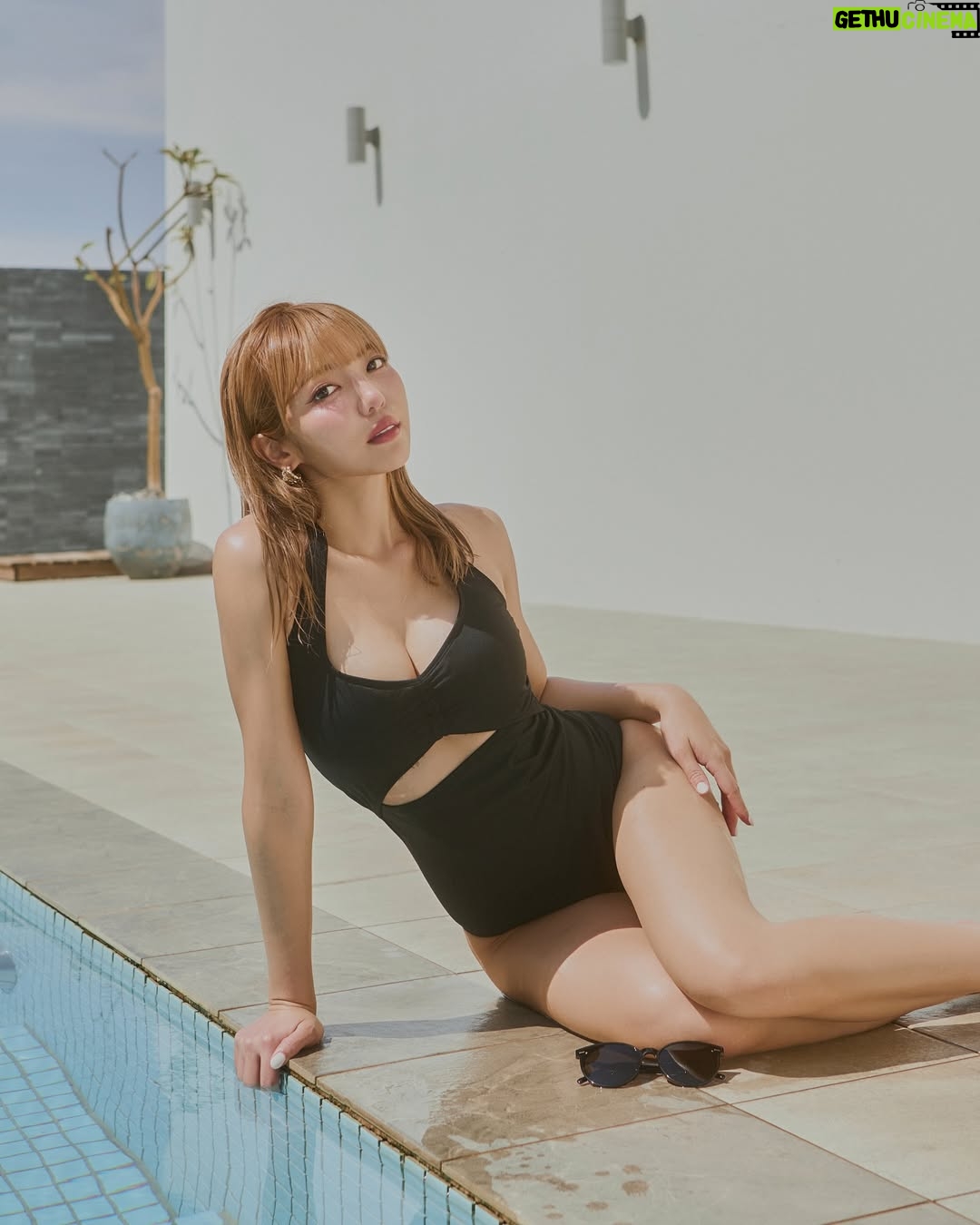 Mei Ho - 17.8K Likes - 好開心能夠再次成為 WAVE SHINE 品牌大使!更特別的是——我親自參與了聯名款的設計🥹近兩年來,無數次開會、討論款式、挑選布料、試穿調整,終於誕生了 20 款我超滿意的泳衣!!!
健康運動、火辣、經典款、兩件式、連身款,應有盡有!獨家專利美波胸墊,讓集中包覆度再升級!
這次聯名還有「挺波衣」新品!
內附胸墊,無鋼圈的挺波衣,穿上立刻擁有挺・穩・大 的完美胸型🎀日常穿搭、約會、海島度假,都百搭,輕鬆展現迷人曲線✨
在WAVE SHINE,
每個人都能找到屬於自己的美🫧
❤️3/25全台WAVE SHINE門市搶先上市
💛4/1官網正式上市
🖤官網下單輸入折扣碼
「homei520」送限量簽名小卡
💜4/1官網開放購買
https://lihi2.com/xe9ug
#WAVESHINE
#美波神器
#美波第一品牌
#讓美麗變簡單