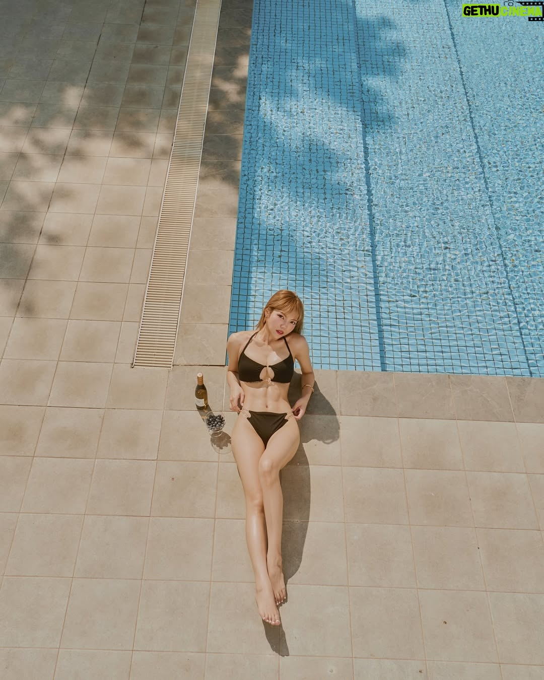 Mei Ho - 17.8K Likes - 好開心能夠再次成為 WAVE SHINE 品牌大使!更特別的是——我親自參與了聯名款的設計🥹近兩年來,無數次開會、討論款式、挑選布料、試穿調整,終於誕生了 20 款我超滿意的泳衣!!!
健康運動、火辣、經典款、兩件式、連身款,應有盡有!獨家專利美波胸墊,讓集中包覆度再升級!
這次聯名還有「挺波衣」新品!
內附胸墊,無鋼圈的挺波衣,穿上立刻擁有挺・穩・大 的完美胸型🎀日常穿搭、約會、海島度假,都百搭,輕鬆展現迷人曲線✨
在WAVE SHINE,
每個人都能找到屬於自己的美🫧
❤️3/25全台WAVE SHINE門市搶先上市
💛4/1官網正式上市
🖤官網下單輸入折扣碼
「homei520」送限量簽名小卡
💜4/1官網開放購買
https://lihi2.com/xe9ug
#WAVESHINE
#美波神器
#美波第一品牌
#讓美麗變簡單