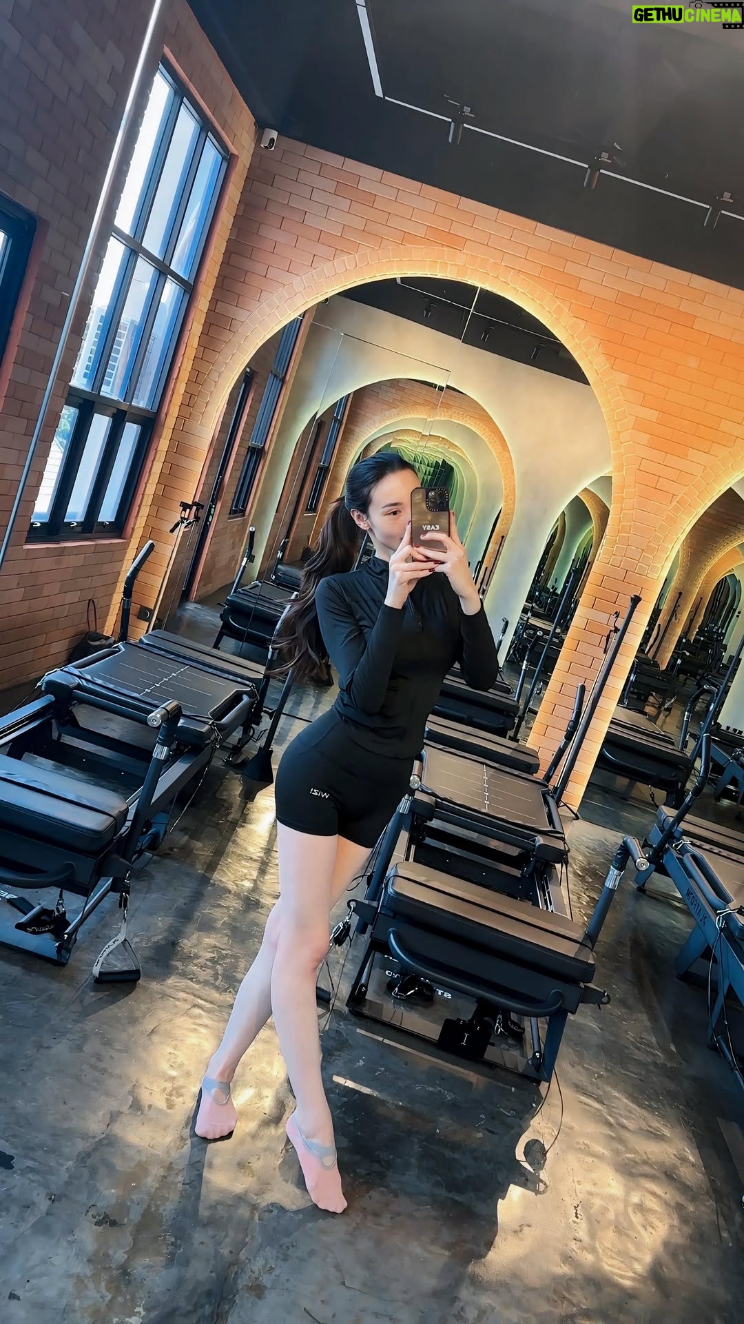 Melanie Berentz - 3 Likes - Treatment yang instan buat ngurangin lingkar pinggang 💃🏻 Lagi ada acara dadakan atau mau pergi liburan tapi belum sempet diet? Ga usah khawatir soalnya ada treatment Lymphatic Massage di @lushandglow.id! ✨
Treatment ini membantu:
💧 Mengurangi lingkar pinggang
🍃 Mendetoks tubuh dari racun
🌿 Melancarkan peredaran darah dan cairan limfatik
Cobain aja sendiri untuk merasakan manfaatnya, thank me later 😘
#lymphaticmassage #lymphaticdrainage #lymphaticdrainagemassage #fitness #diet #bodygoals #confident