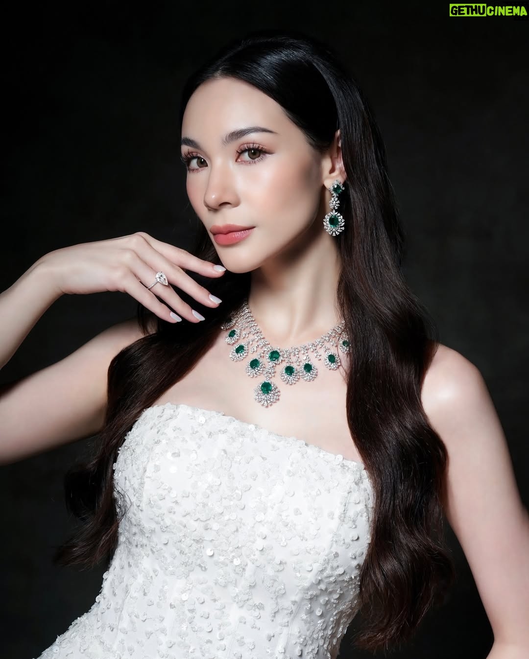 Melanie Berentz - 3 Likes - She is her own muse 🖤
Stepping into the holiday season with unparalleled grace and sophistication. This enchanting emerald and diamond jewelry set is a celebration of artistry and opulence, combining vibrant green with dazzling diamonds in intricate designs. Whether you’re attending a Christmas gala or a cozy family gathering, this statement necklace and matching earrings will definitely make you the center of attention. Embrace the festive spirit with jewelry that reflects the joy and beauty of the season.
Muse : @melanieberentz
Dress : @valenciavivi
Photographer : @snap.nuel
Makeup Artist : @kunsoomakeupartist
Discover more info about diamond, please contact our team :
62 816-888-655 (Hui)
62 815-1799-9944 (Mike)
#DiamondElegance #TimelessJewelry #SparkleEveryday #LuxuryRings #ShineBright #PuteriIndonesia #MelanieBerentz #ChristmasGlam #HolidayJewellery