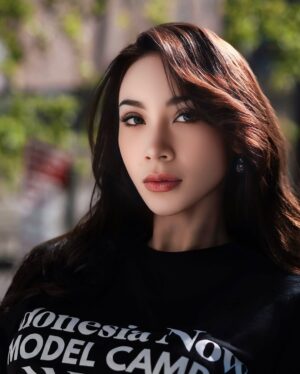 Melanie Berentz Instagram - Recap from @indonesianow_theshows @nyfw 🖤
Captured by @lovestyle.nyc @alexdanifotografo
