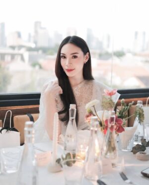 Melanie Berentz Instagram - Iftar Soirée with @avgal_collection @pennjakarta @titiessapoetra 🤍🤍