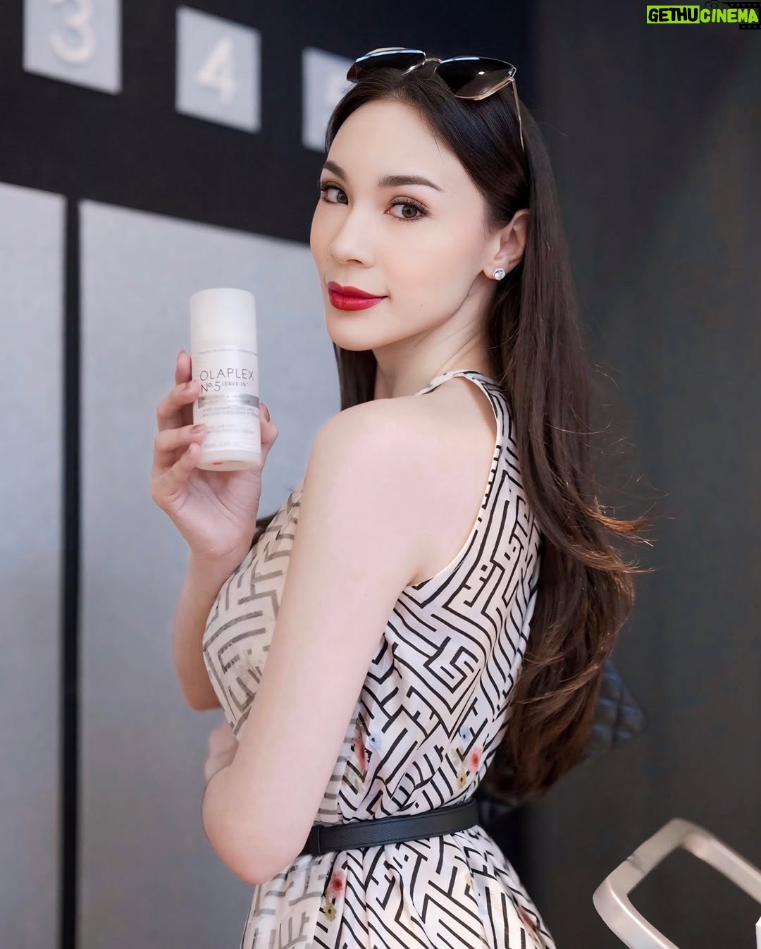 Melanie Berentz - 3 Likes - Say goodbye to split ends 💁🏻♀️✨ With Olaplex Nº.5 Moisturize & Mend Leave-In Conditioner, instantly eliminate frizz, breakage and dryness—because effortlessly gorgeous hair is a non-negotiable! 🖤 @olaplex.indonesia @luxasia.idn #olaplex #sealsplitendsnow
Wearing @ts.the.label @titiessapoetra