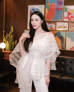 Melanie Berentz Instagram - Iftar Soirée with @avgal_collection @pennjakarta @titiessapoetra 🤍🤍
